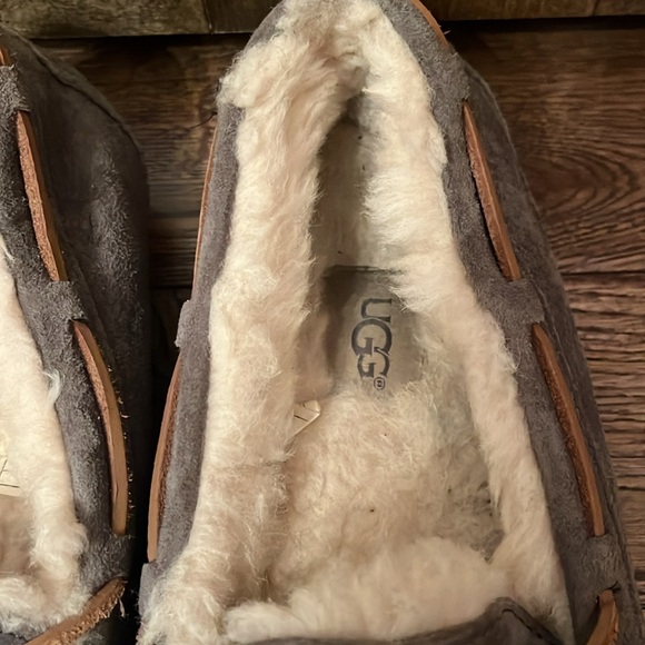 UGG Dokata Slippers - Picture 5 of 8
